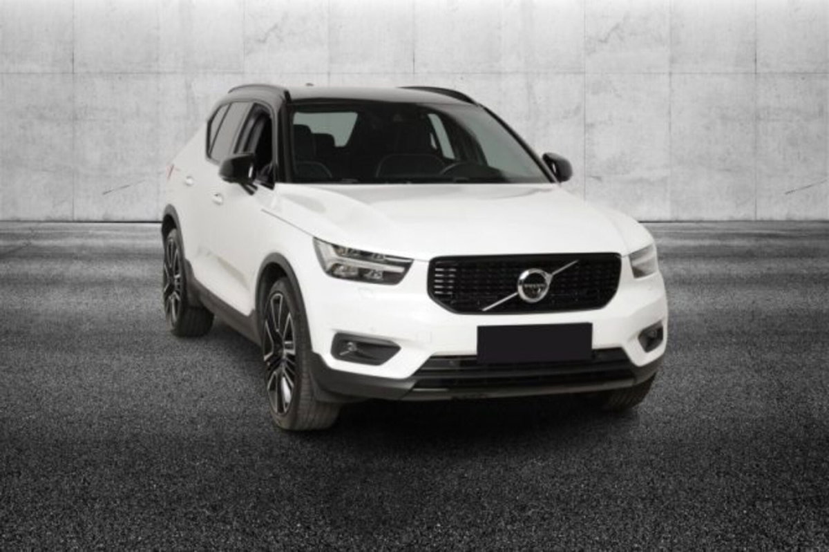 Volvo XC40 T5 Recharge Plug-in Hybrid R-design (2)