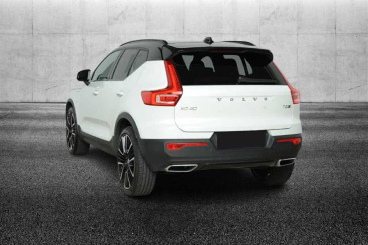 Volvo XC40 T5 Recharge Plug-in Hybrid R-design (3)