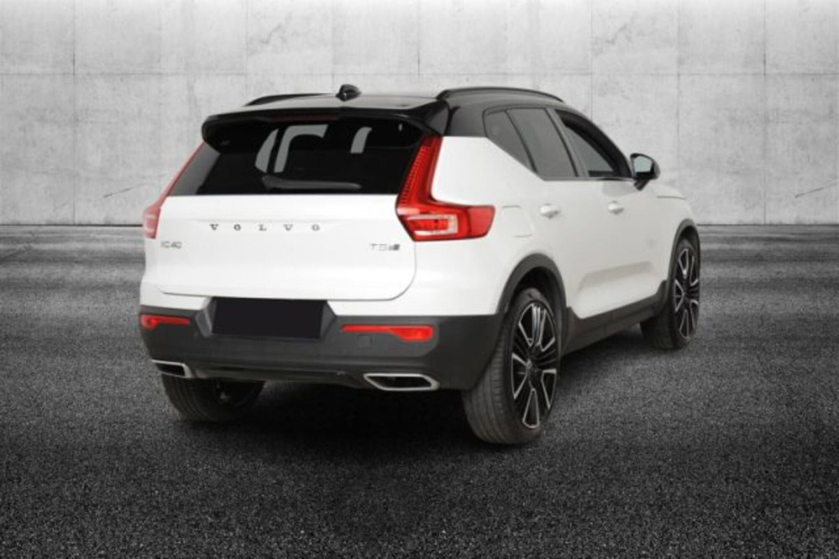 Volvo XC40 T5 Recharge Plug-in Hybrid R-design (4)