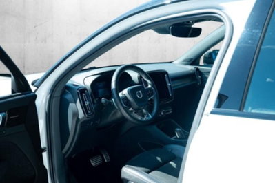 Volvo XC40 D4 AWD Geartronic R-design (5)