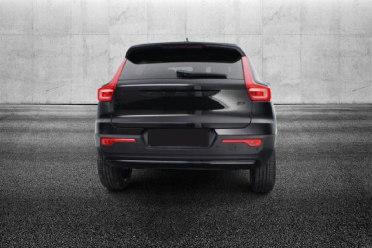 Volvo XC40 2.0 b3 Plus Black Edition auto (4)