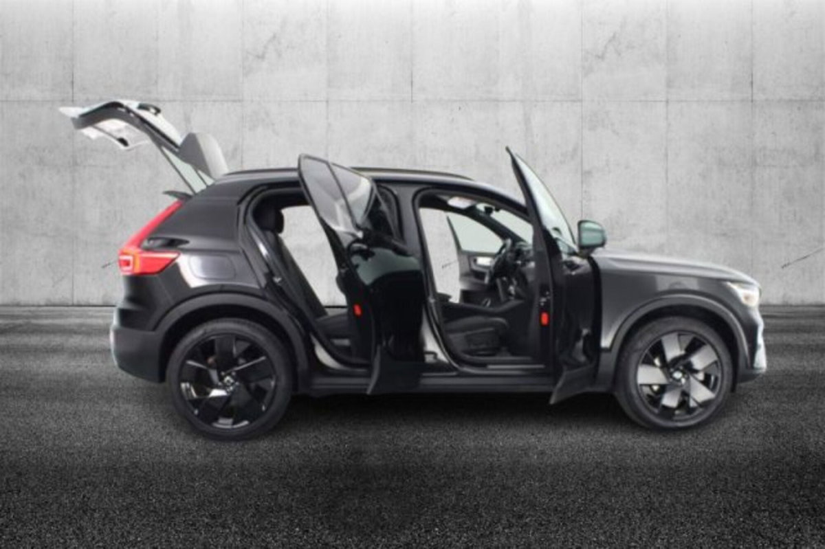 Volvo XC40 2.0 b3 Plus Black Edition auto (5)