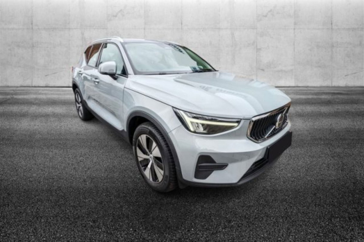 Volvo XC40 B3 automatico Core (2)