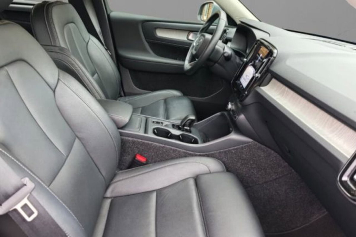 Volvo XC40 B3 automatico Core (7)
