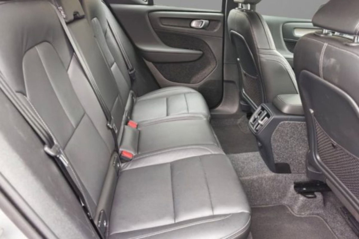 Volvo XC40 B3 automatico Core (8)