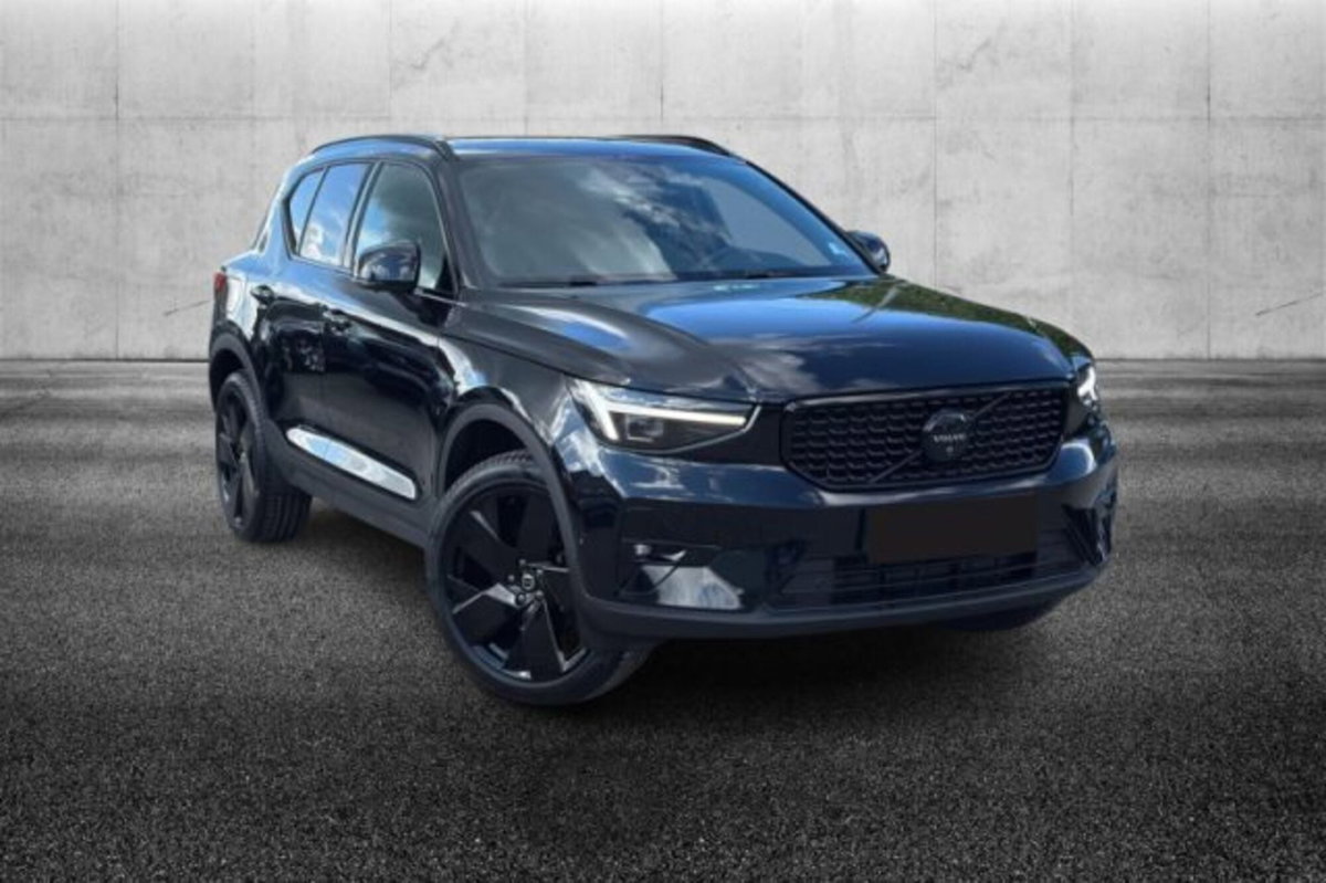 Volvo XC40 2.0 b3 Plus Black Edition auto (2)