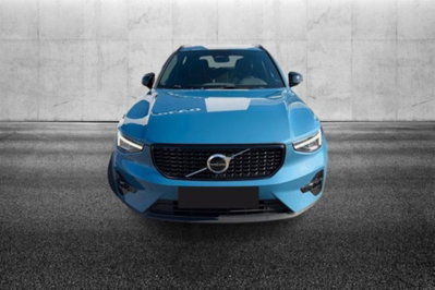 Volvo XC40 B3 automatico Plus Dark (2)