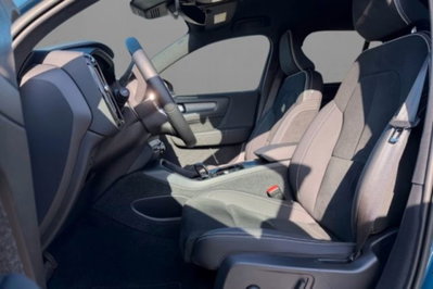 Volvo XC40 B3 automatico Plus Dark (4)