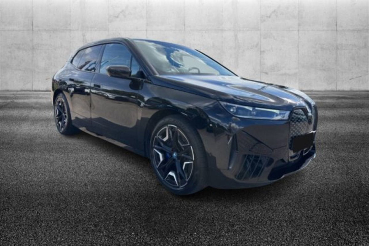 BMW iX xdrive50 pacchetto sportivo