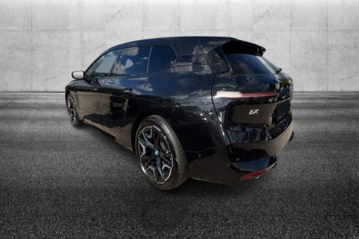 BMW iX xdrive50 pacchetto sportivo (3)
