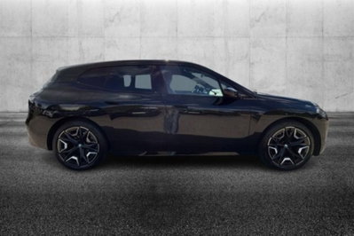 BMW iX xdrive50 pacchetto sportivo (5)
