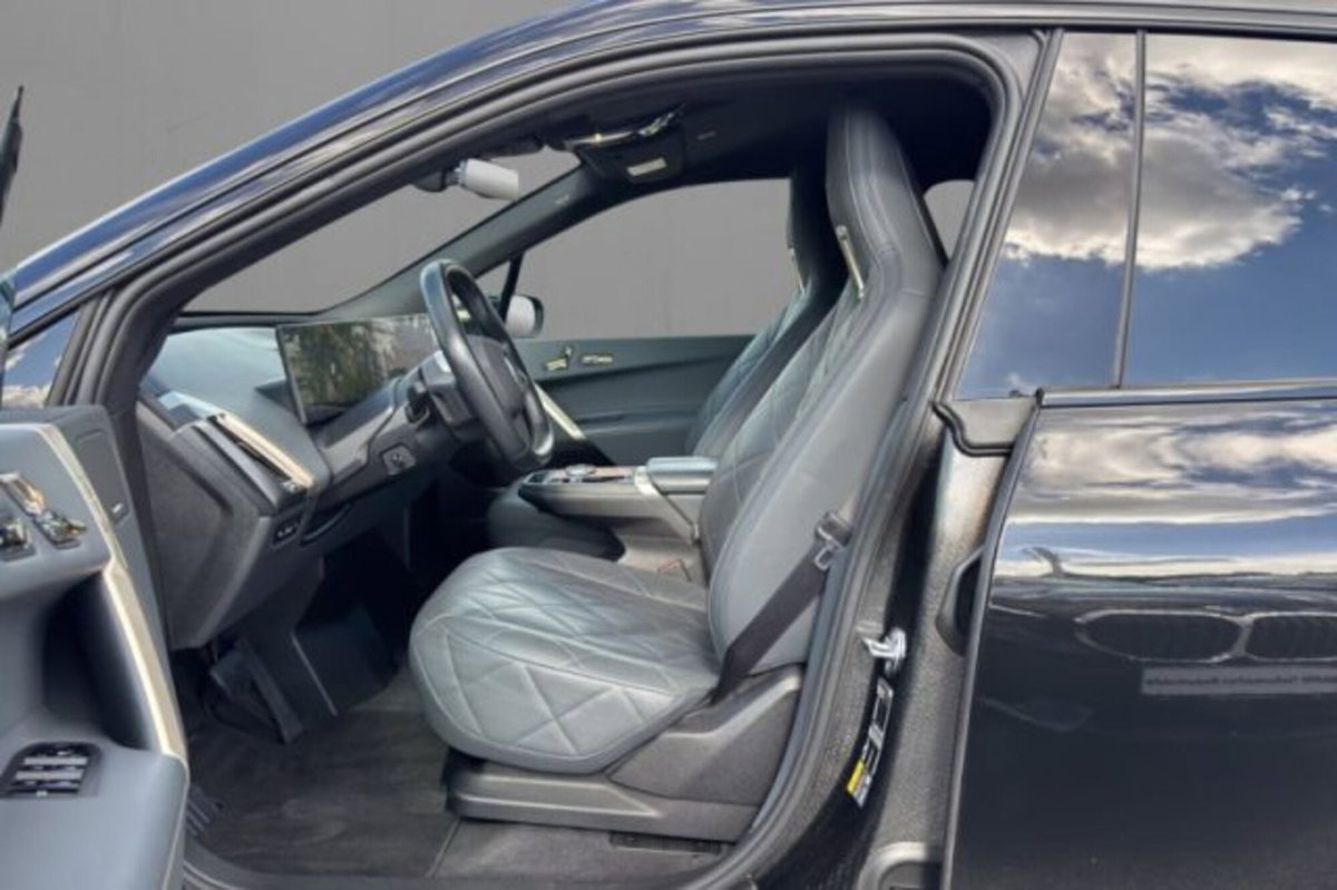 BMW iX xdrive50 pacchetto sportivo (7)