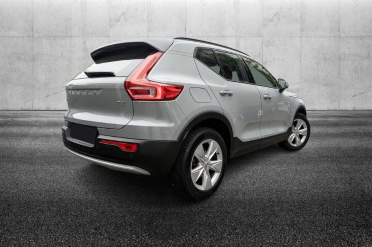 Volvo XC40 T2 automatico Essential (2)