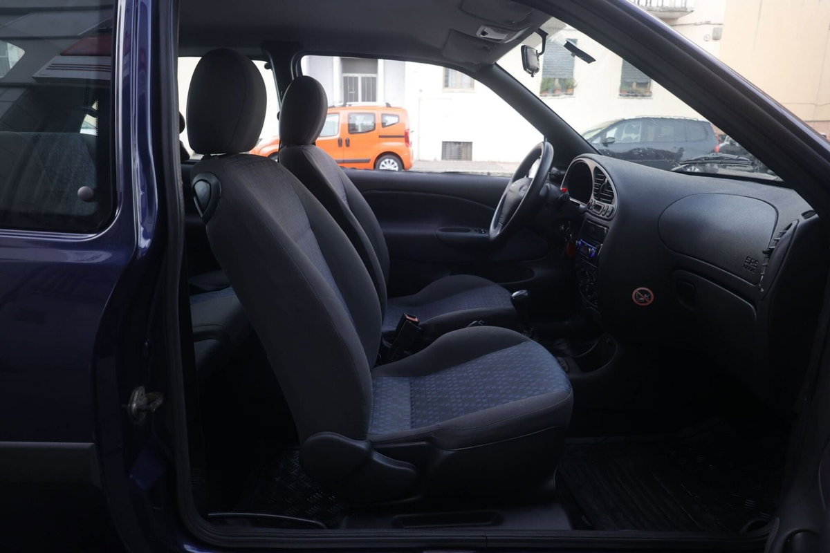 Ford Fiesta 1.2 16V 3p. Ambiente (10)
