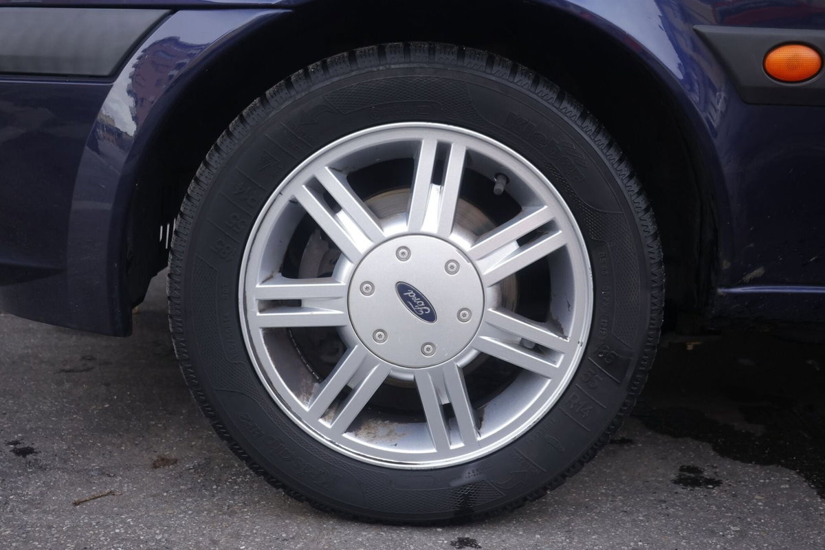Ford Fiesta 1.2 16V 3p. Ambiente (5)
