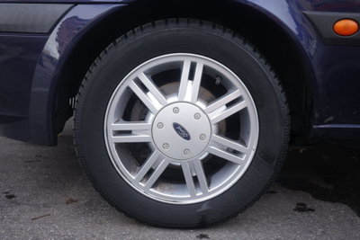 Ford Fiesta 1.2 16V 3p. Ambiente (5)