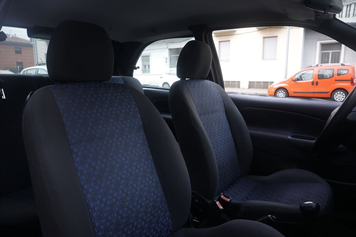 Ford Fiesta 1.2 16V 3p. Ambiente (6)