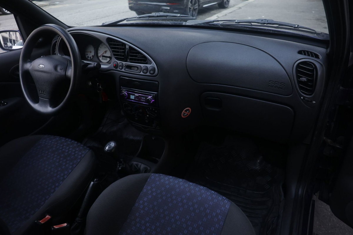 Ford Fiesta 1.2 16V 3p. Ambiente (8)