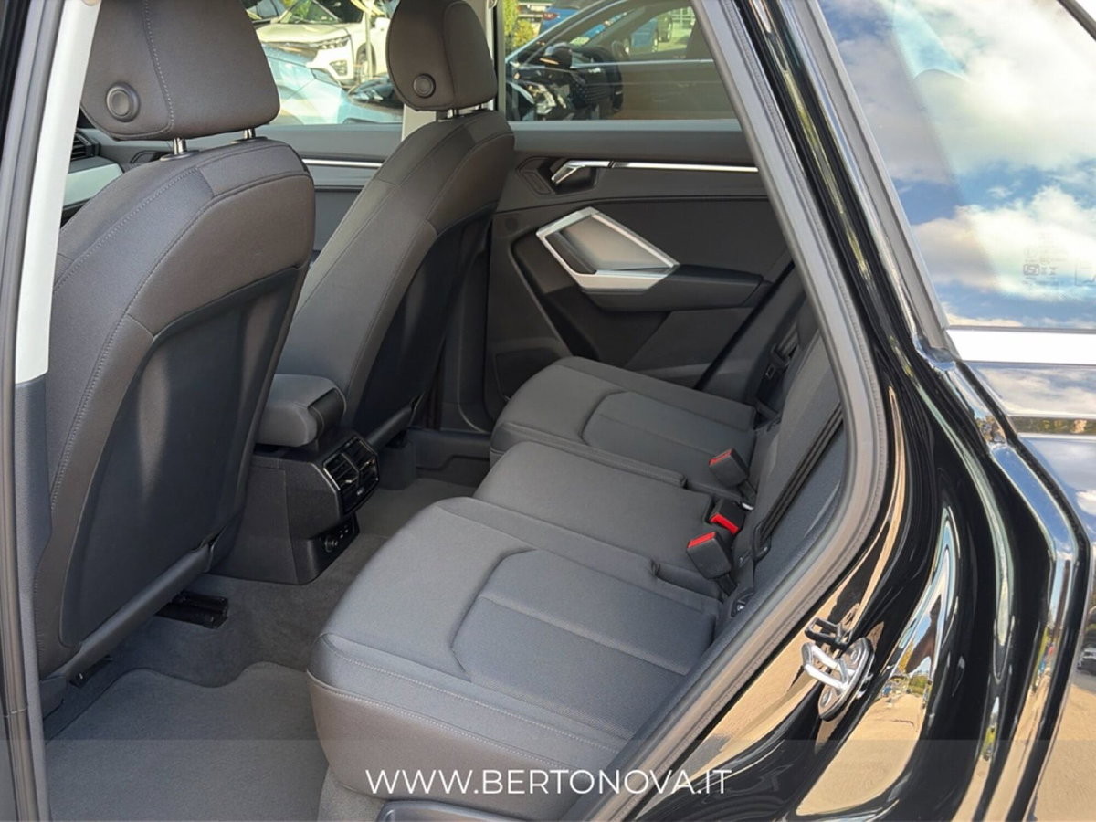 Audi Q3 Sportback 35 TDI quattro S tronic S line edition (11)