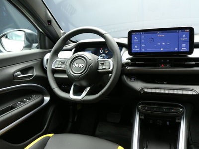 Jeep Avenger 1.2 turbo e-hybrid mhev The North Face 4xe 145cv edct6 (3)