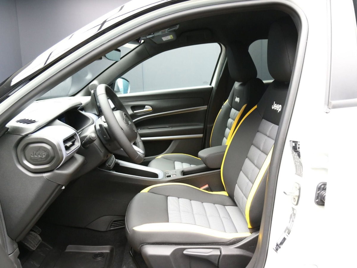 Jeep Avenger 1.2 turbo e-hybrid mhev The North Face 4xe 145cv edct6 (7)