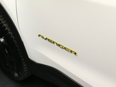 Jeep Avenger 1.2 turbo e-hybrid mhev The North Face 4xe 145cv edct6 (9)