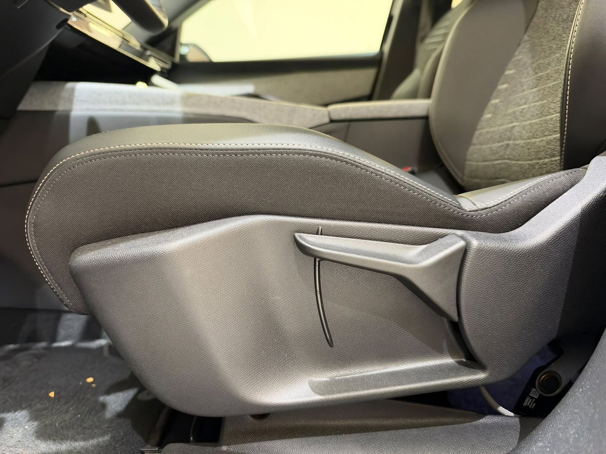 Peugeot 3008 1.2 hybrid Allure 145cv e-dcs6 (15)