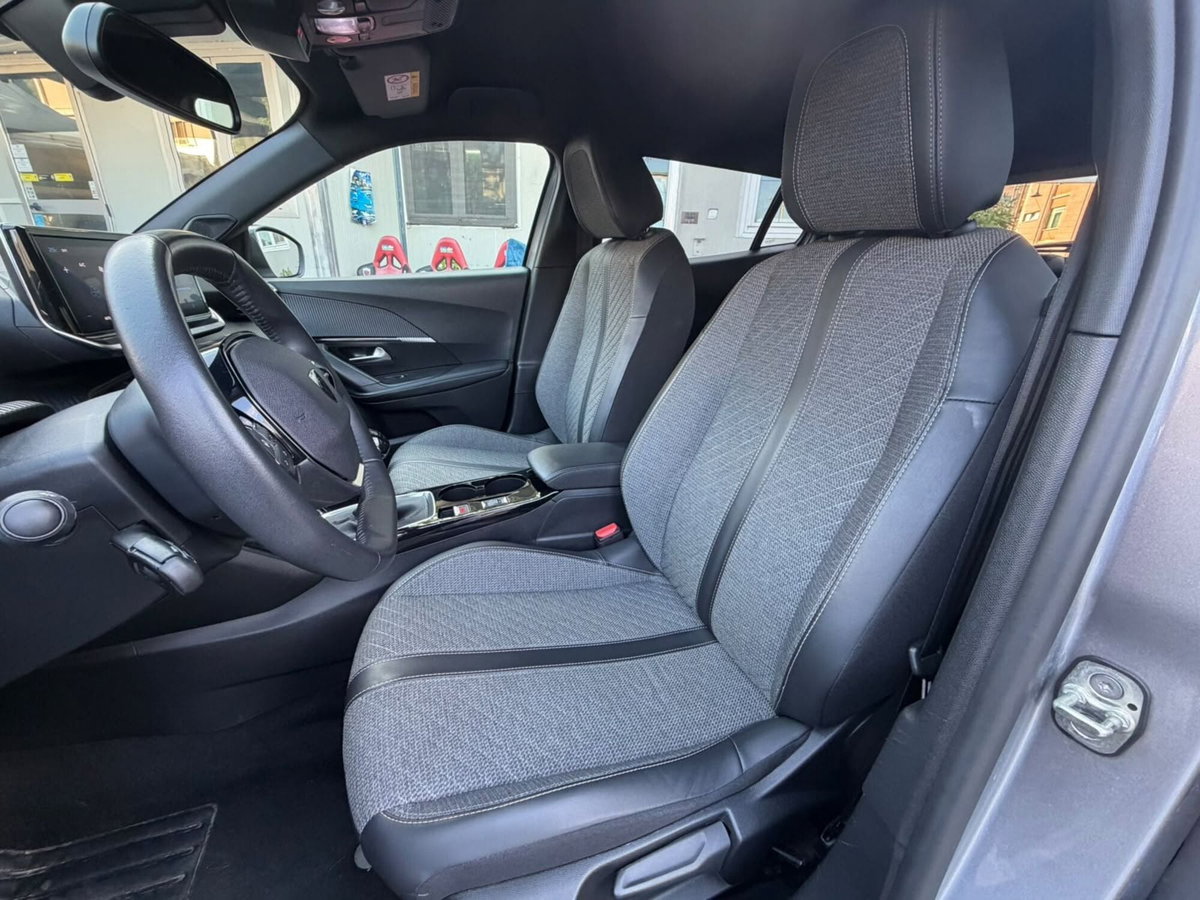 Peugeot 2008 1.2 puretech Allure s&s 100cv (14)