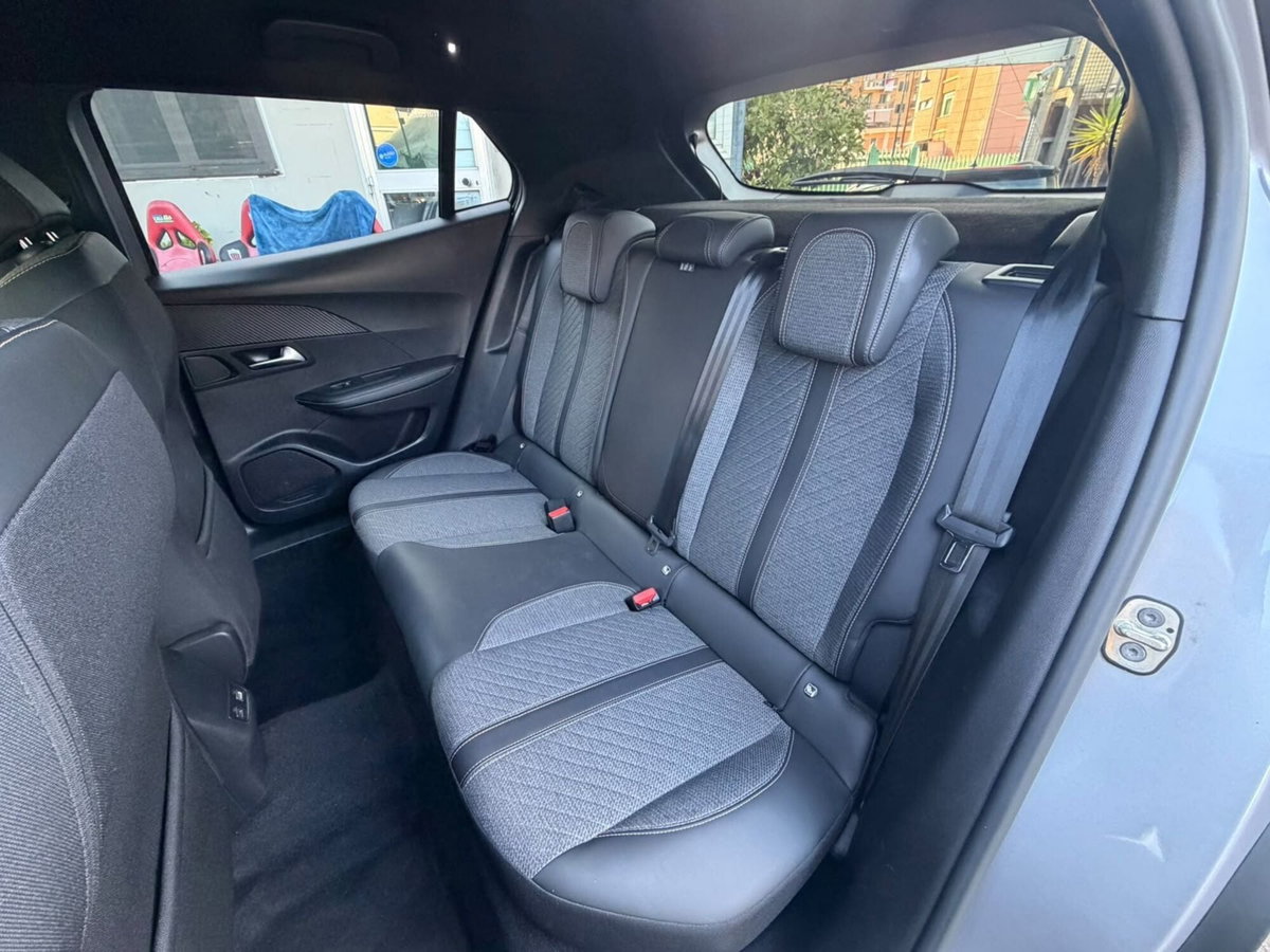 Peugeot 2008 1.2 puretech Allure s&s 100cv (15)