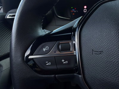 Peugeot 2008 1.2 puretech Allure s&s 100cv (9)