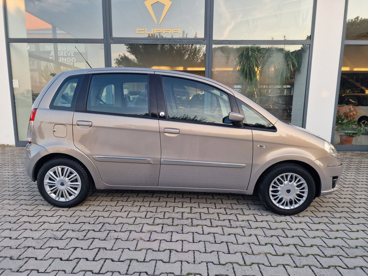 Lancia Musa 1.4 Argento Ecochic GPL (4)