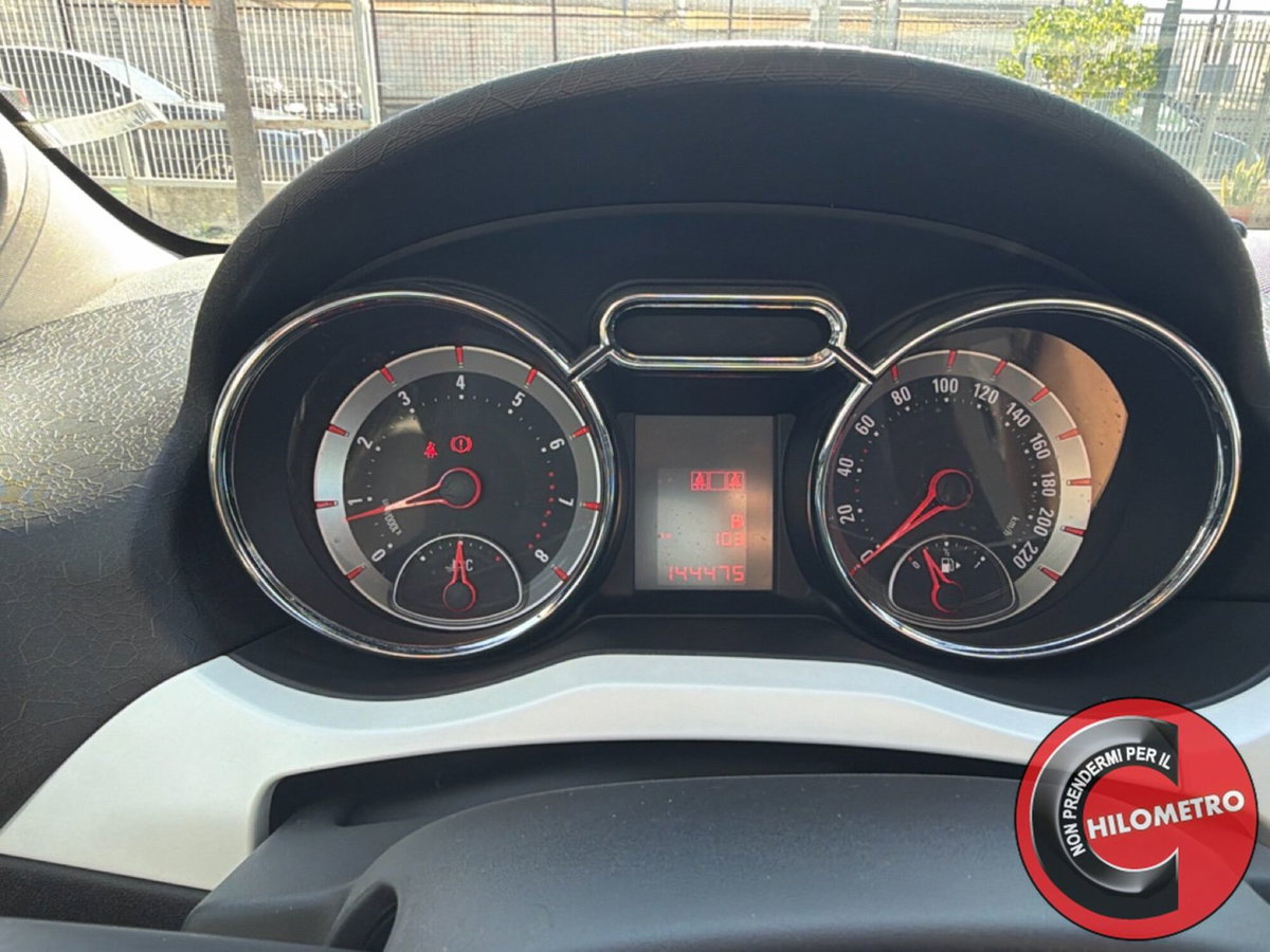 Opel Adam 1.4 87 CV Glam (16)