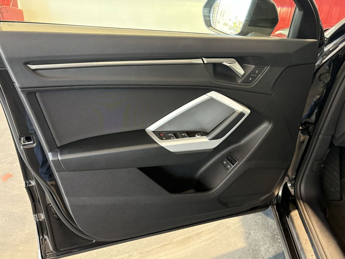 Audi Q3 Sportback 45 TFSI e S tronic Business Plus (16)
