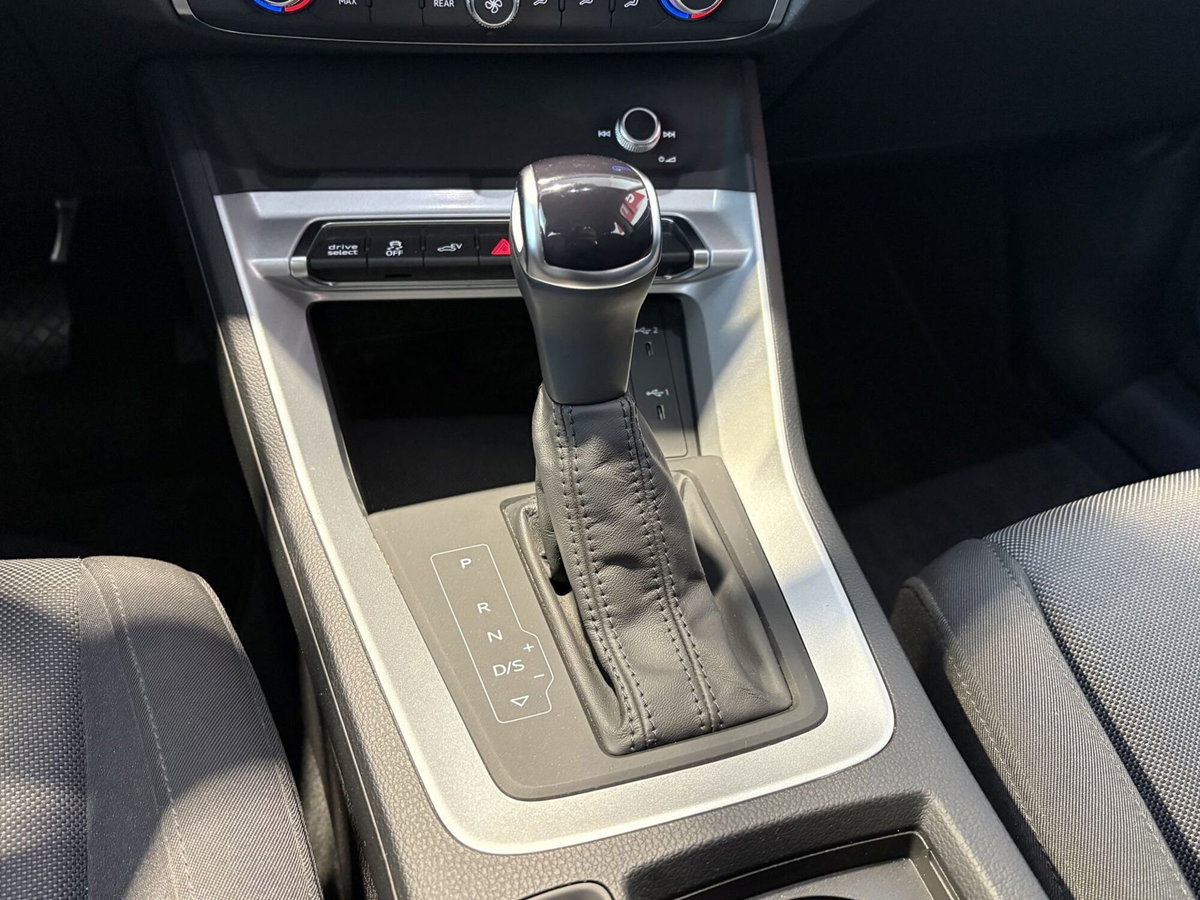 Audi Q3 Sportback 45 TFSI e S tronic Business Plus (19)