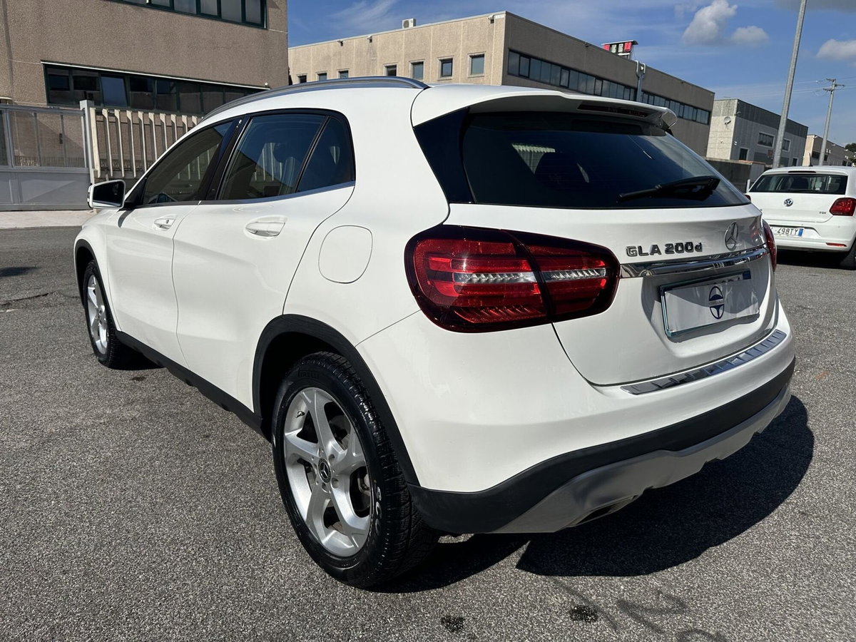 Mercedes-Benz GLA SUV 200 d Sport (4)