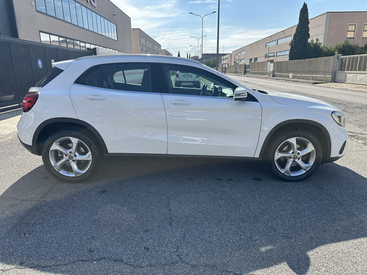 Mercedes-Benz GLA SUV 200 d Sport (7)