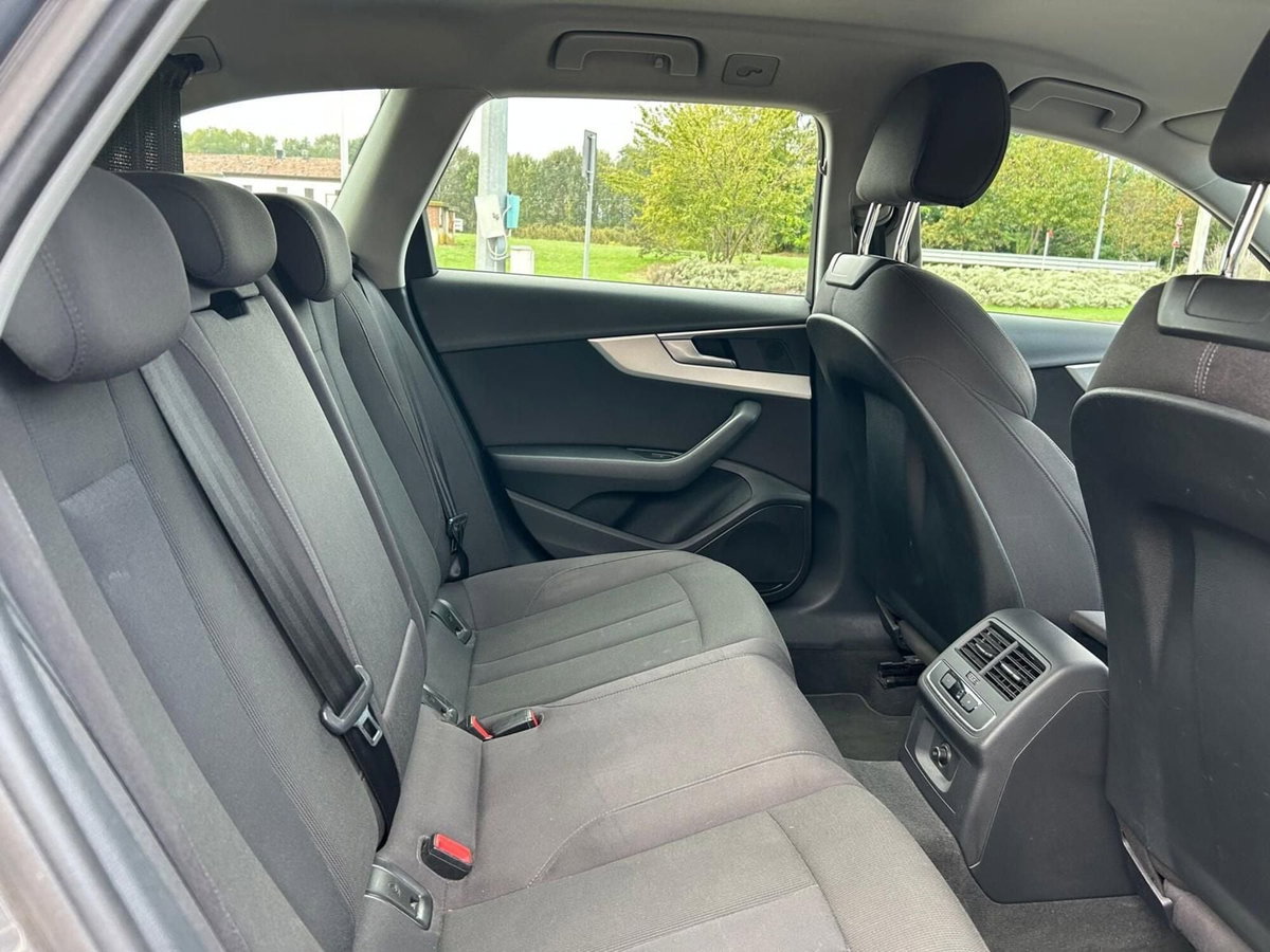Audi A4 Avant 2.0 TDI 150 CV Business (9)
