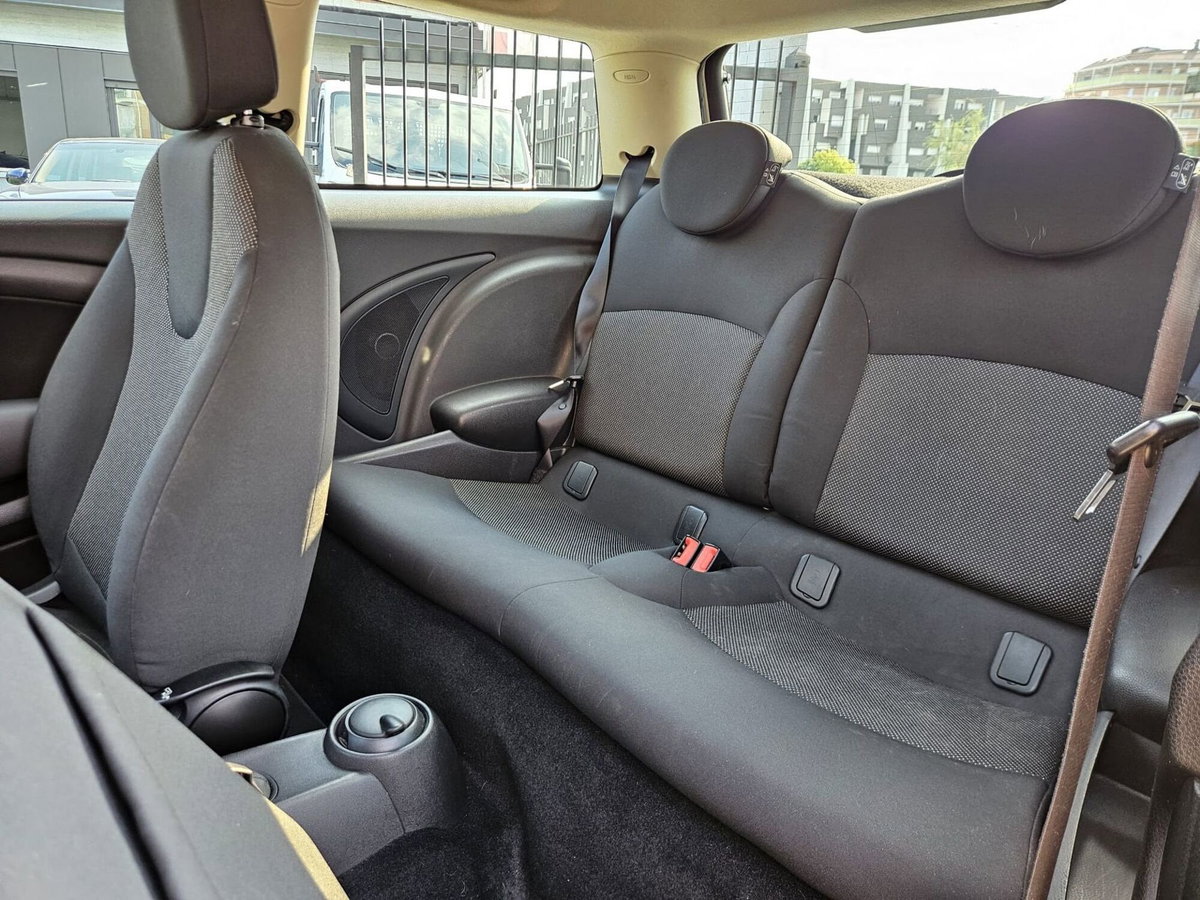 MINI Mini 1.6 16V One D (9)
