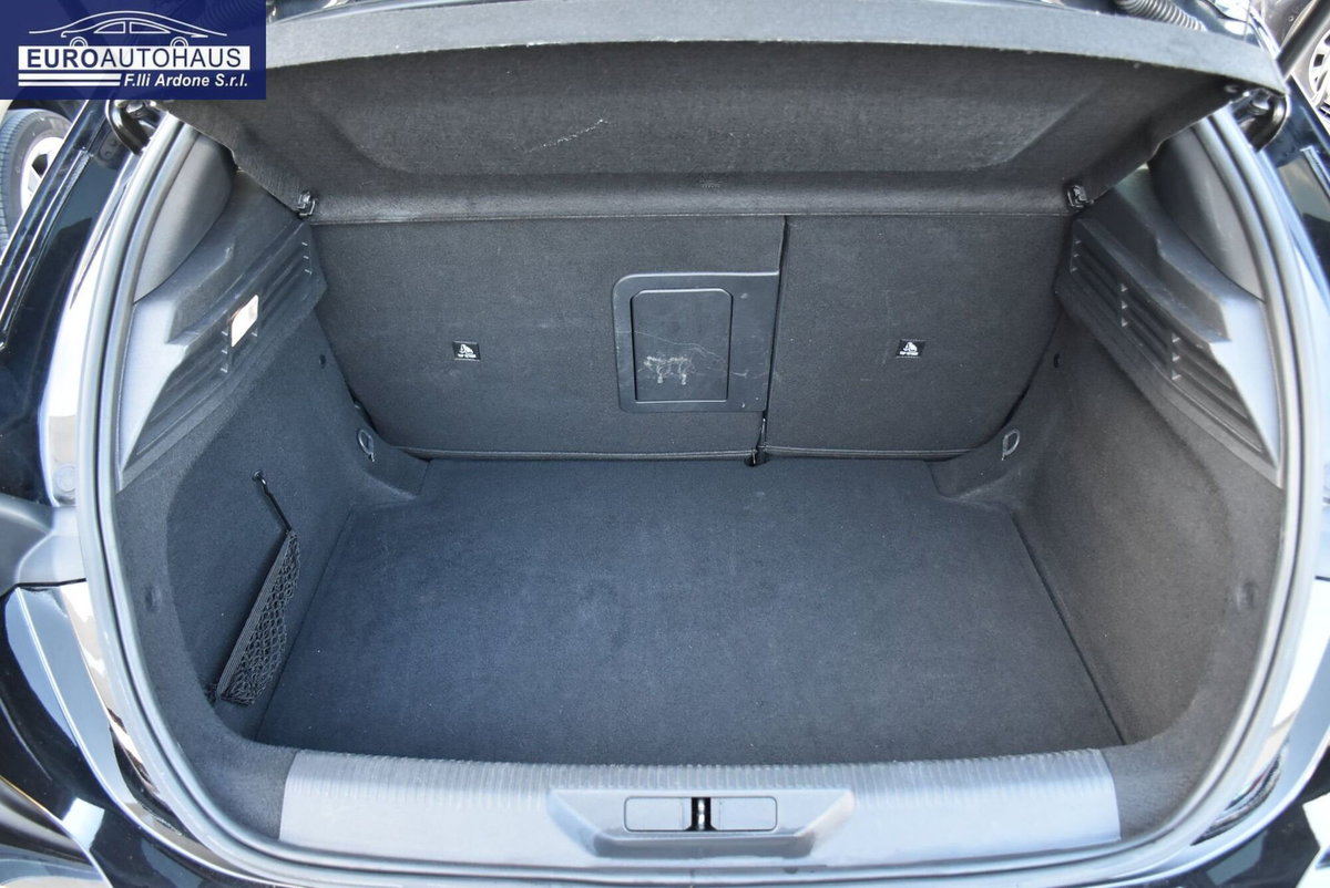 Peugeot 308 BlueHDi 130 S&S EAT8 Allure Pack (15)