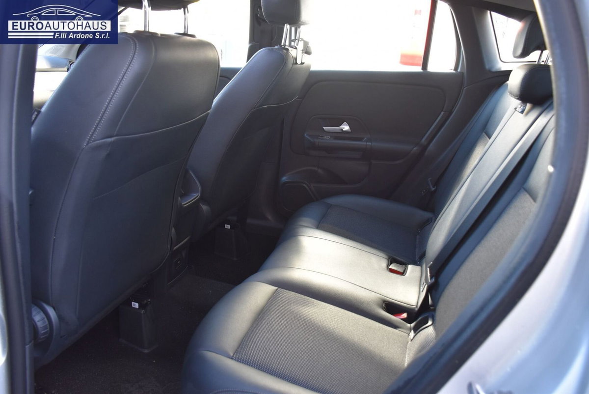 Mercedes-Benz GLA SUV 200 d Business Extra auto (15)