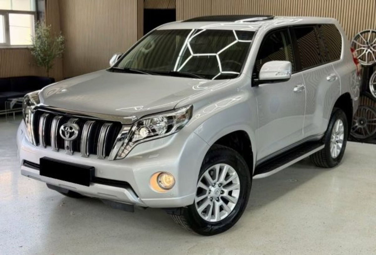 Toyota Land Cruiser 2.8 D4-D 5 porte Lounge (2)