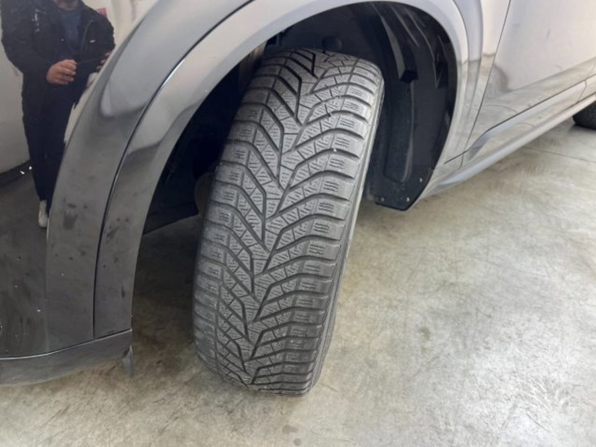 Volvo XC90 B5 (d) AWD automatico 7 posti Core (12)