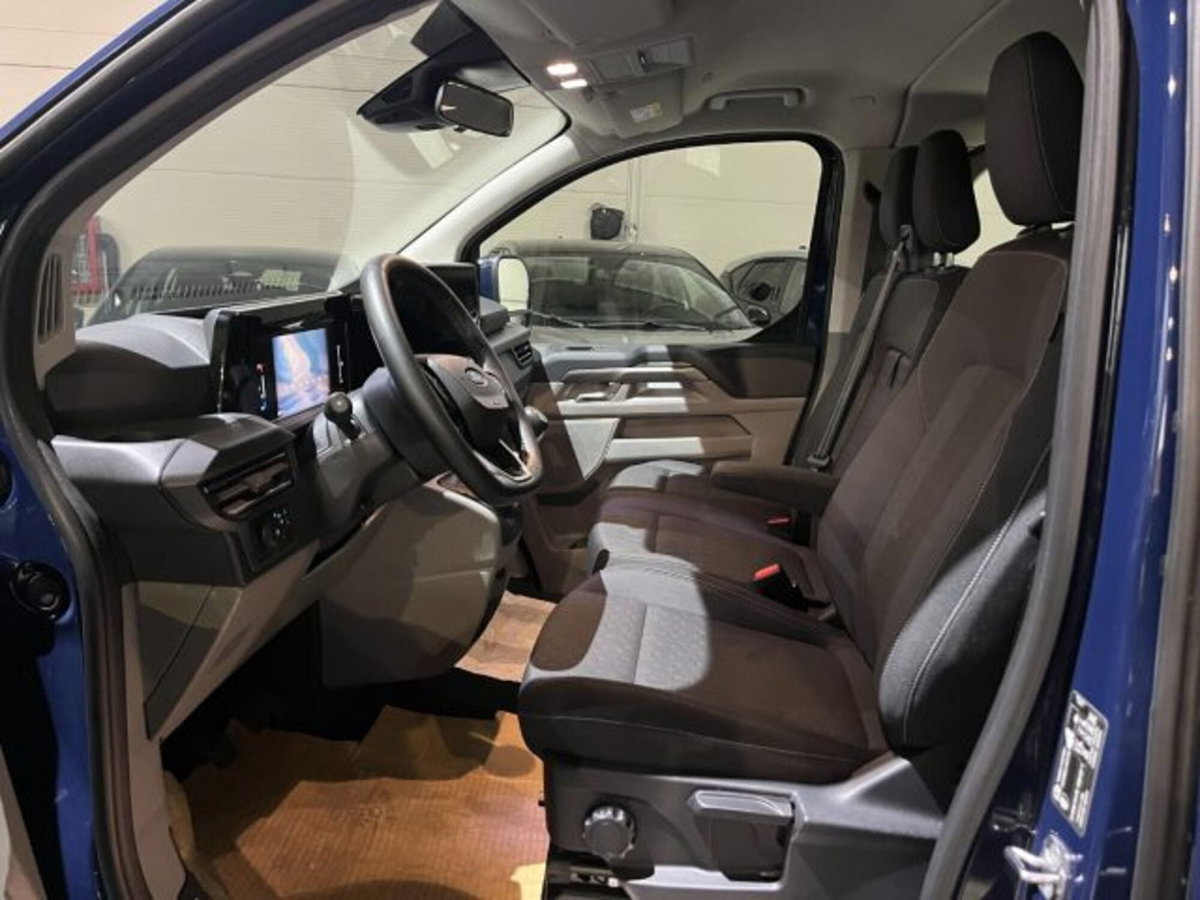 Ford Tourneo Custom 320 2.0 EcoBlue 150CV PL Titanium (11)