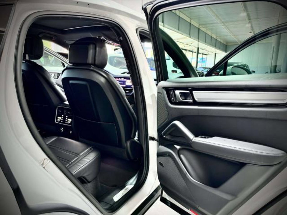 Porsche Cayenne 3.0 V6 Platinum Edition (15)
