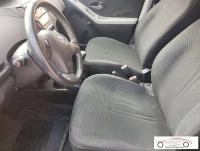 Toyota Yaris 1.3 3 porte M-MT Sol (6)