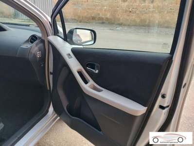Toyota Yaris 1.3 3 porte M-MT Sol (8)