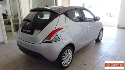 Lancia Ypsilon 0.9 TwinAir 85 CV 5 porte S&S Silver (5)