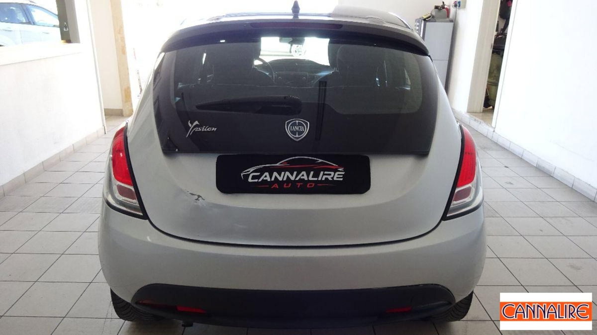 Lancia Ypsilon 0.9 TwinAir 85 CV 5 porte S&S Silver (6)