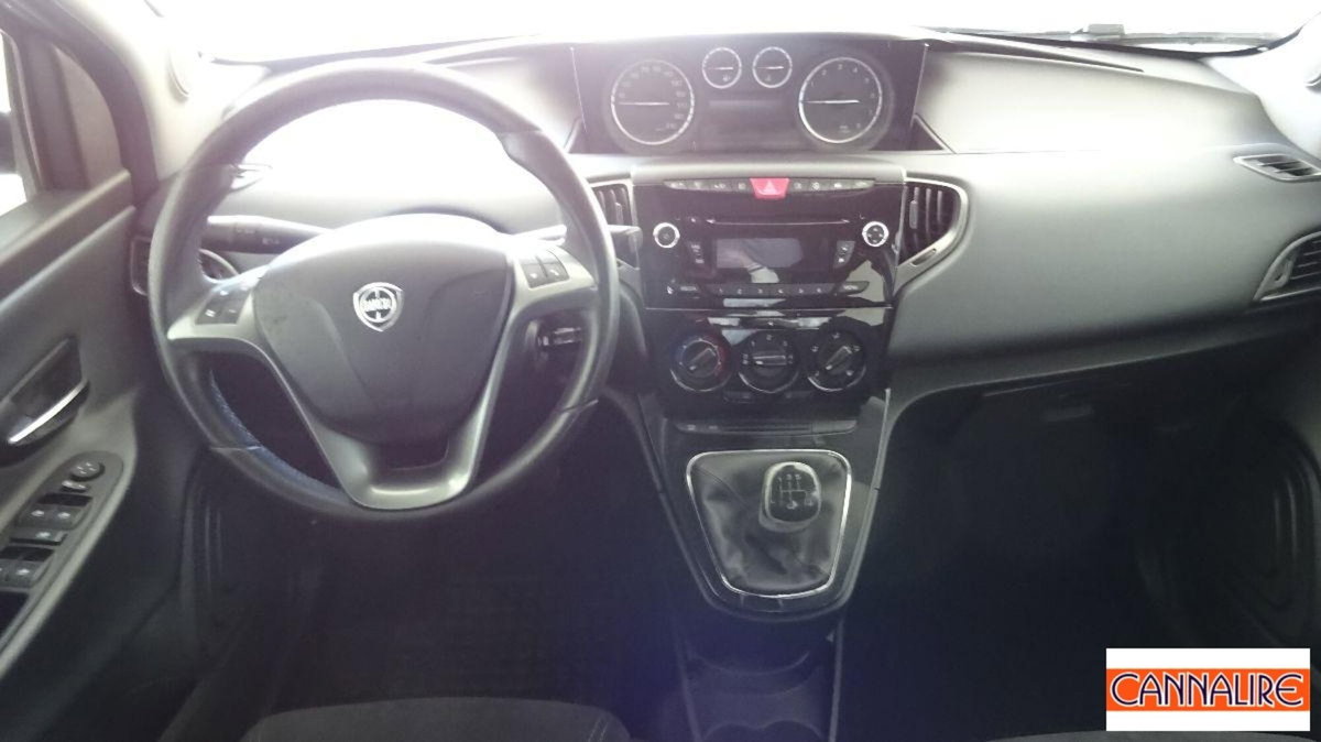 Lancia Ypsilon 0.9 TwinAir 85 CV 5 porte S&S Silver (8)