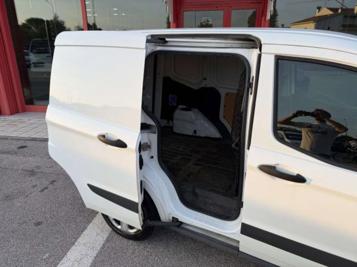 Ford Transit Courier 1.5 TDCi 100CV  Entry (10)